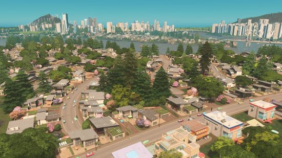 Meilleurs jeux solo - Cities Skylines: Une énorme ville, avec des gratte-ciel et un pont massif au loin, et une banlieue chaleureuse au premier plan avec beaucoup de pins