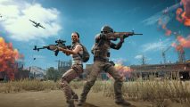 best pubg guns: two players armed with assault rifles stand back-to-back