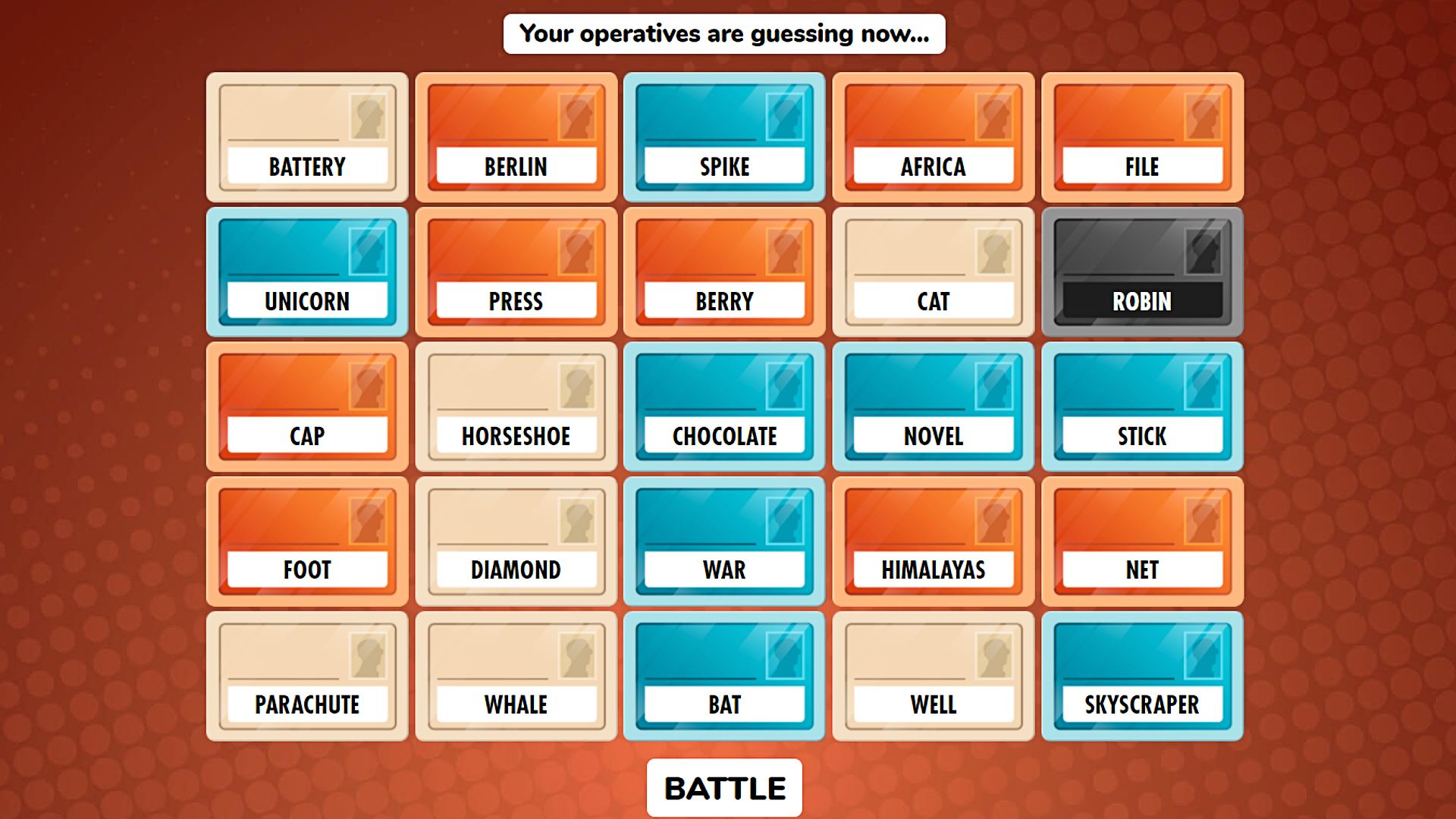 Online spellen: codenames. Afbeelding toont een selectie kaarten met verschillende woorden erop