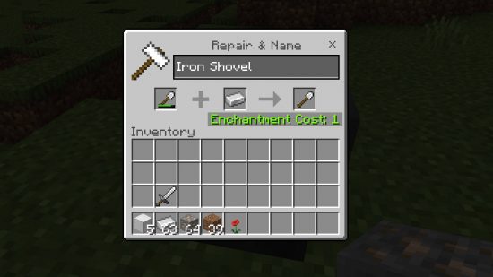 Minecraft Onvil: el jugador está reparando una pala de hierro con un lingote de hierro