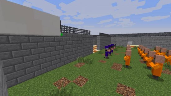 Najlepsze mapy Minecraft - trzech strażników instruują kilku więźniów na mapie Escapists 2