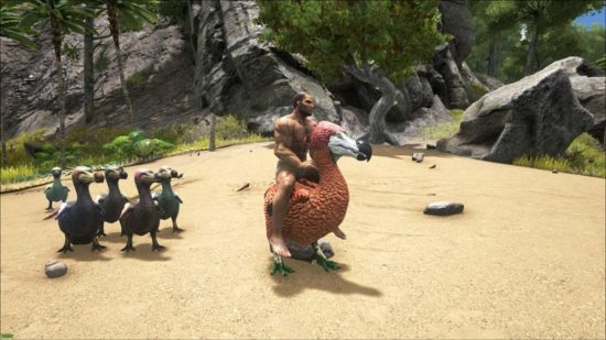 Mod Survival Best Best: Pemain ini mengendarai dodo besar dengan mod kelangsungan bahtera yang berevolusi. Bayi berjalan di belakang mereka
