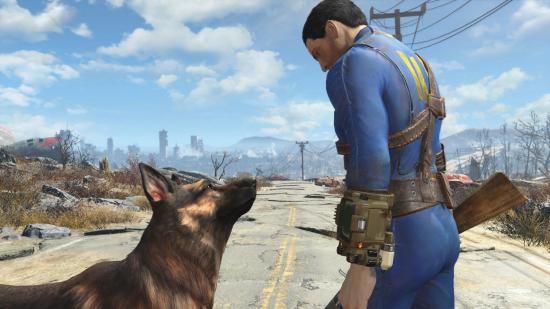 Лучшие моды для Fallout 4: Единственный выживший в Fallout 4 и его верный собачий компаньон, немецкая овчарка, Псина, встречаются лицом к лицу на разрушающейся дороге.