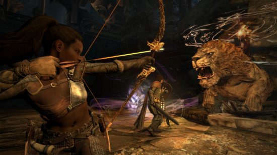 Best games like Monster Hunter: Aiming a bow and arrow at a roaring lion inside a cave in Dragon's Dogma: Dark Arisen.