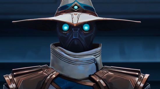 Valorant Tier List: En närbild av Cypher, ett B-Tier-agent, vars ögon lyser ljusblått under kanten av hans cybernetiska hatt