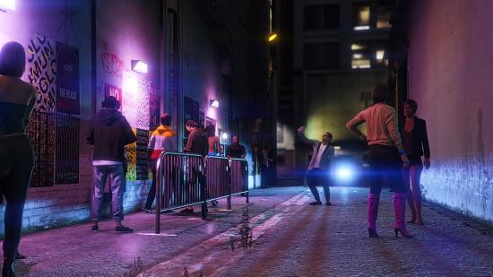 GTA Online weekly update: players queue in an alley as they wait to get into a nightclub