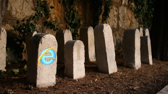 Microsoft Internet Explorer discontinued: Browser logo on grave stone