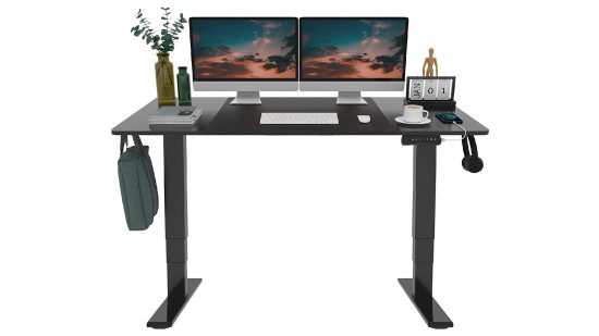 El mejor escritorio de pie es el Flexispot EP4 con una mesa y patas negras, visto aquí contra un fondo blanco.
