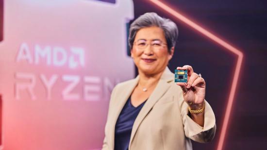AMD CEO Lisa Su holding a Zen 4 pre-production Ryzen 7000 CPU