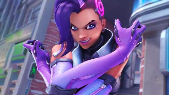 Overwatch 2 best DPS heroes: Sombra smiling with her arms crossed in the middle of a city