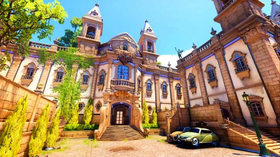 Overwatch 2 Karte Esperança - eine große weiße und goldene Villa mit draußen geparkten Autos