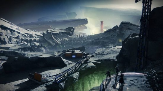 I migliori giochi di cooperativa su PC, Destiny 2: Un'enorme terra desolata di fantasia innevata si espande di fronte a tre eroi