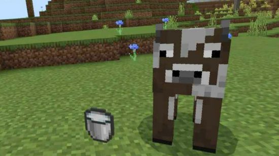 Торта Minecraft - крава стои до кофа, пълна с мляко