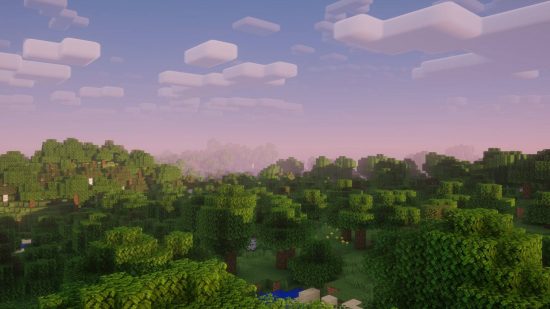Bedste Minecraft Shaders: En udsigt over skyline og træer i Nostalgia Shader under solnedgang