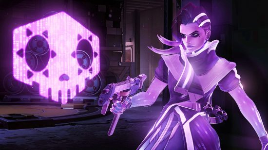 Overwatch 2 changes: Sombra using her hacks and invisibility abilities in tandem