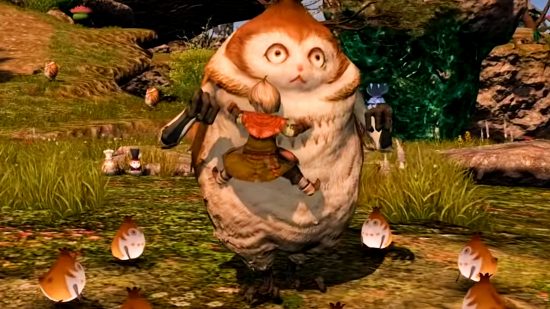 FFXIV Island Sanctuary PSA - a lalafell clings for dear life to the Papa Paissa mount, a giant owl-like creature with wide eyes