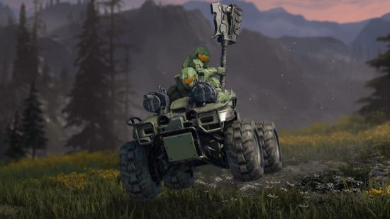 Halo Infinite local co-op cancelled: Two Halo Spartans ride a Warthog off-road vehicle, the one in back carries a massive axe