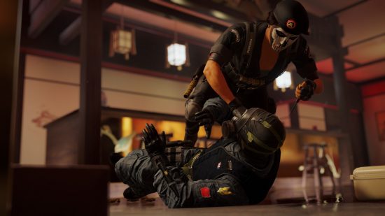 Rainbow Six Siege reports: An operator with a beret and skull facepaint attacks a supine operator wearing a gas mask with a knife