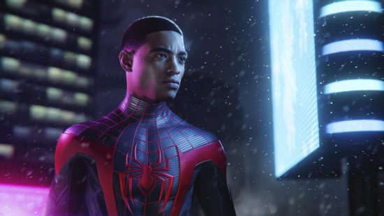 Marvel's Spider-Man: Miles Morales PC port: Miles Morales, wearing his spider-suit sans mask, stands in the softly falling snow during a New York City winter night