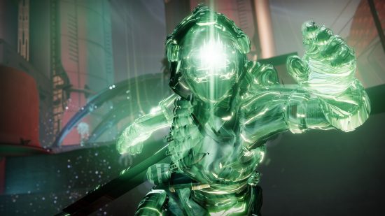 Guía de subclase de Destiny 2 Strand: Un guardián está listo para la batalla, resaltado en Neon Green para mostrar sus habilidades de hilos