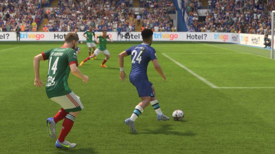 Best FIFA 23 right backs: Reece James passing the ball