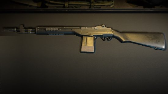 The best battle rifles in Modern Warfare 2: a SO 14 sits in a cushioned gun case