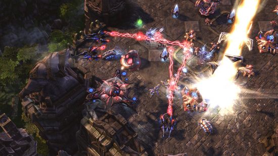 Best RTS games - The Xenomorph-like Zerg are attacking another alien race called the Protoss,in Starcraft 2.