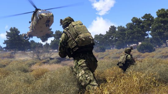 Best sandbox games - Arma 3: Three soldiers run through a field with a helicopter flying above their heads