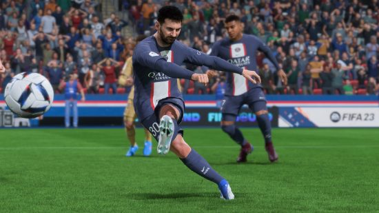 FIFA 23 RTTK -spelare avslöjar inkluderar Messi, Foden och Muller: En fotbollsspelare tar ett skott på mål