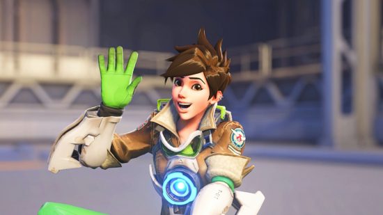 Overwatch 2 tier list: Tracer is waving to the camera.