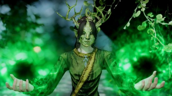 Skyrim mod Natura - a woman in a spriggan mask with tree branch-like horns holds up both hands, green and black orbs of energy glowing in both of them