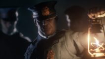Victoria 3 mod Cthulhu mythos: A policeman in a uniform from the early 20th century lifts a lantern in the darkness