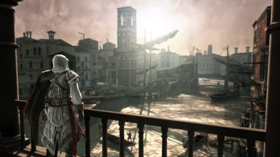 Assassin's Creed est trop grand - AC : Mirage doit être plus petit et plus court : Ezio d'Assassin's Creed 2 regarde le soleil se lever