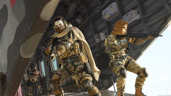 Warzone 2 has yet another movement exploit because it just won't stop: two soldiers stood in the open back of a helicopter with their guns