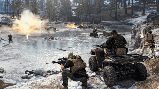 Cómo obtener una nuque de Warzone 2: tres soldados miran una gran explosión