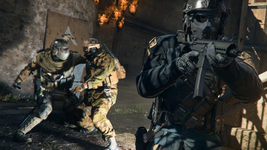 Warzone 2 perk packages: two operators fight behind another