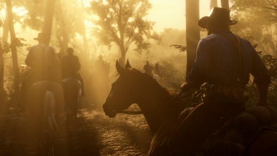 Най -добрите западни игри - Red Dead Redemption 2: Джон Марстън се вози през гората на кон, докато слънцето залязва през дърветата