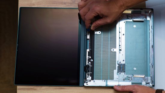 Dell Concept Luna, a modular notebook disassembled without screws or cables