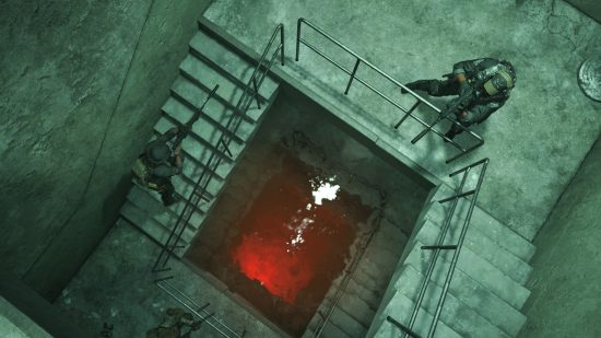 Modern Warfare 2 raid code: Three players climbing stairs in the raid