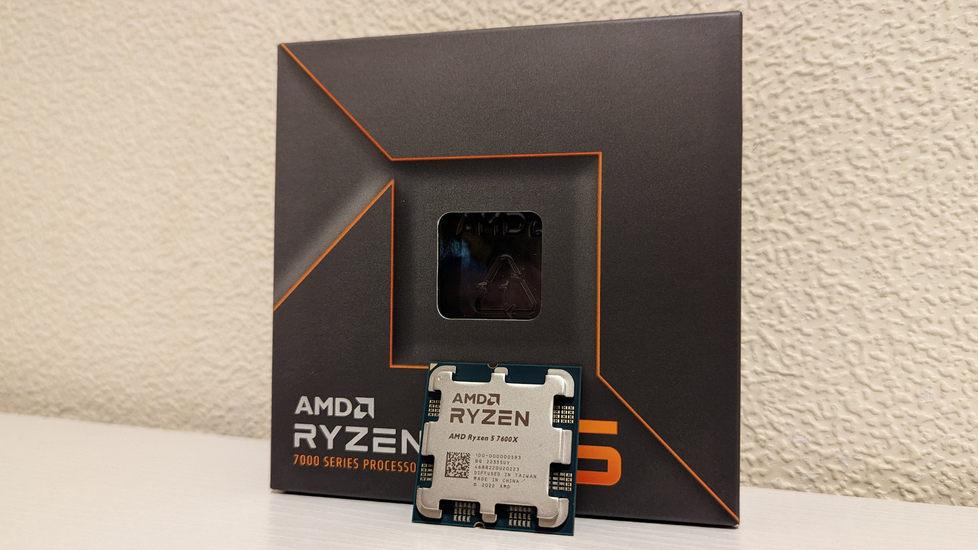 Лучший игровой процессор AMD — Ryzen 5 7600X.