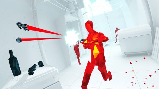 เกม VR ที่ดีที่สุด - ร่างสีแดงกำลังยิงปืนลูกซองที่ขวดบางขวด