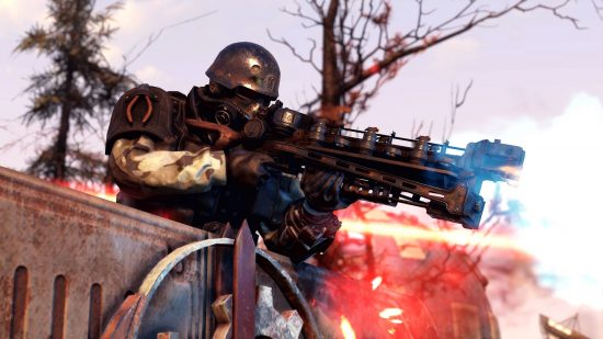 Bethesda heeft misschien net Fallout 76 gered - en ook een nieuwe glitch toegevoegd.  Een soldaat vuurt een Fatman-draagraket af in de RPG-game Fallout 76