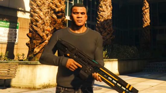 GTA Online weekly update - Franklin holding a black railgun with yellow markings