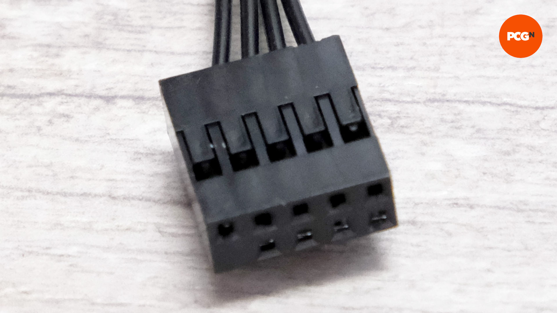 A USB 2 plug for the motherboard