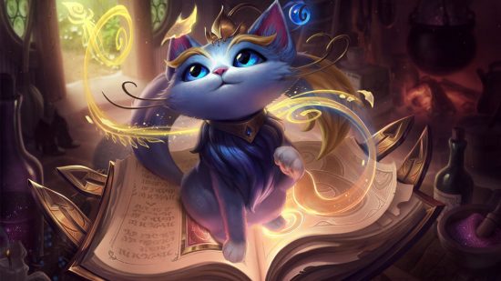League of Legends-Champions könnten in Zukunft weniger kosten, sagt Riot: Eine graue Katze mit weißem Unterbauch steht auf einem Buch, um das magische goldene Energie wirbelt