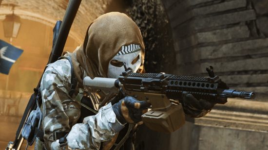 Call of Duty Warzone 2 DMZ Ashika Island: A soldier in a white mask and brown hood aims a military assault rifle as they creep around the corner in a sewer system