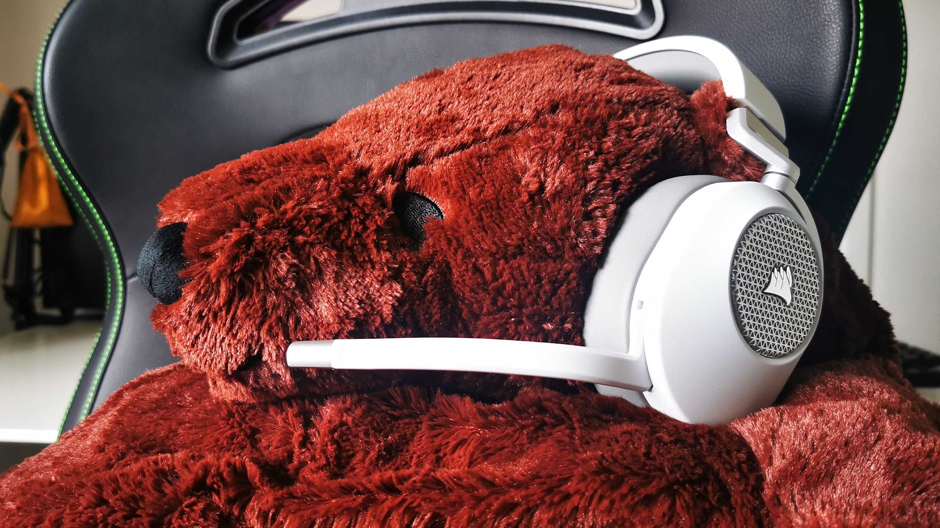 Corsair HS65 Wireless review: DJUNGELSKOG bear from Ikea wearing white headset 