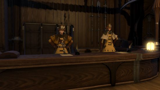 Dua orang animasi berdiri di belakang meja mengenakan seragam kuning dengan kerutan bahu putih