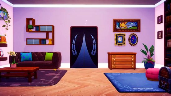 Disney Dreamlight Valley - mor duvarlı bir oturma odasında özel bilim kurgu tarzı bir kapıyı gösteren ekran görüntüsü