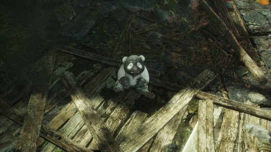 WO Long Shitshou Pandas מיקומי - פנדה לתינוק עם ערכת צבעים הפוכה היא שעה היושבת שם על הקרשים שמטפלים את העסק שלה